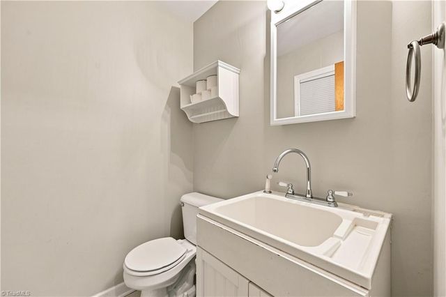 1011 W Mountain Street, Kernersville, NC 27284