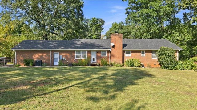 1011 W Mountain Street, Kernersville, NC 27284