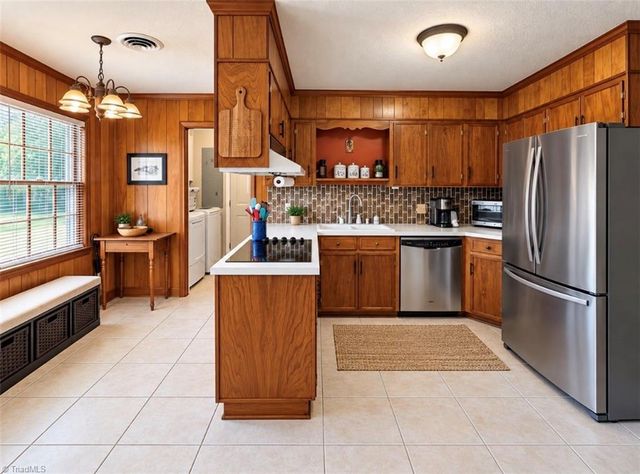 1011 W Mountain Street, Kernersville, NC 27284