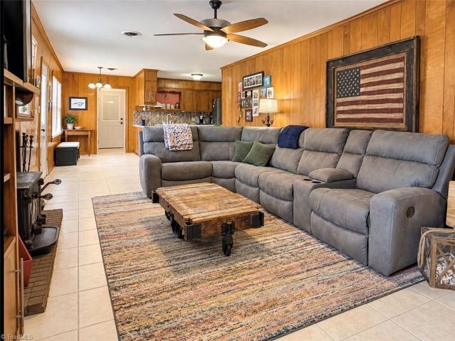 1011 W Mountain Street, Kernersville, NC 27284