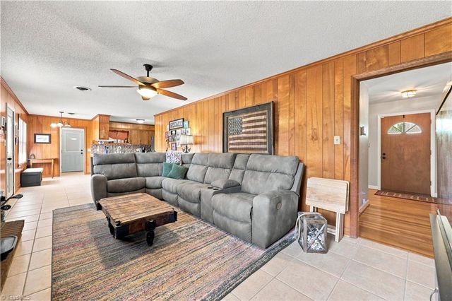 1011 W Mountain Street, Kernersville, NC 27284