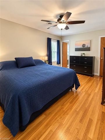 1011 W Mountain Street, Kernersville, NC 27284