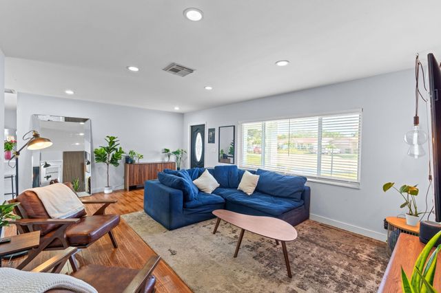 6711 NW 28th Avenue, Fort Lauderdale, FL 33309