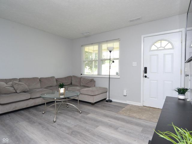 5423 Lobo Drive, Indianapolis, IN 46237