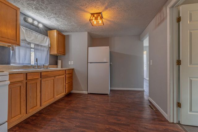 629 S Glenn Avenue, Springfield, MO 65802