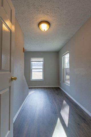 629 S Glenn Avenue, Springfield, MO 65802