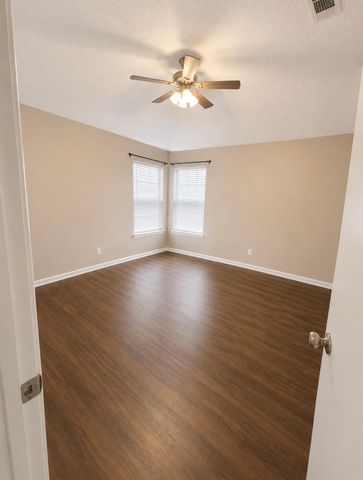 16405 Lone Wolf DR, Leander, TX 78641
