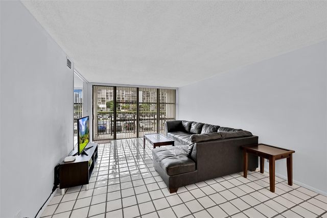 800 Parkview Drive 218, Hallandale Beach, FL 33009