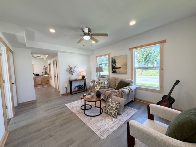212 W Nevada Street, Marshalltown, IA 50158