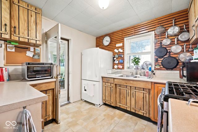 1974 N Knightstown Road, Shelbyville, IN 46176