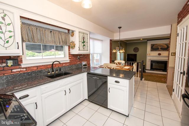 22 W NORTON DR, Churchville, PA 18966