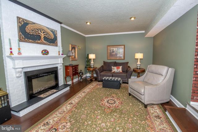 22 W NORTON DR, Churchville, PA 18966