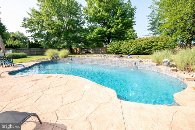 22 W NORTON DR, Churchville, PA 18966
