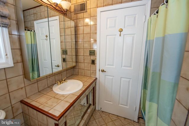 22 W NORTON DR, Churchville, PA 18966