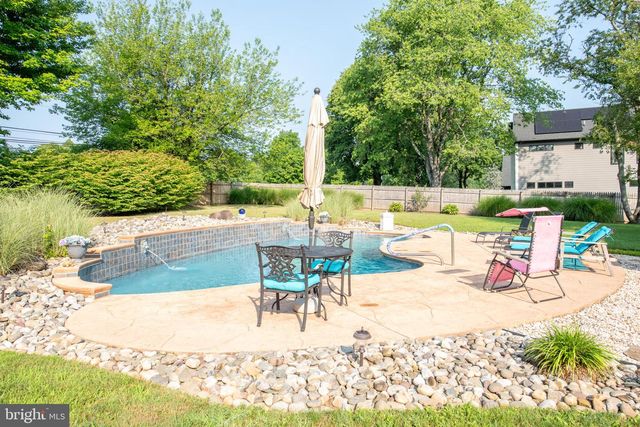 22 W NORTON DR, Churchville, PA 18966
