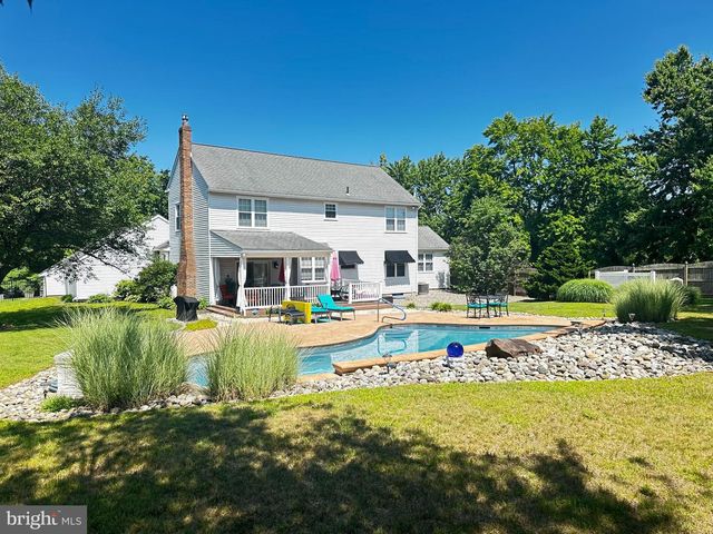 22 W NORTON DR, Churchville, PA 18966