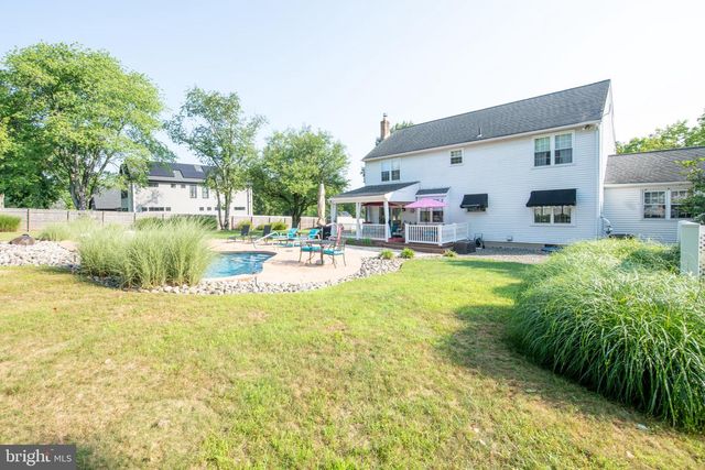 22 W NORTON DR, Churchville, PA 18966