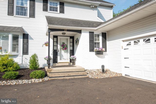 22 W NORTON DR, Churchville, PA 18966