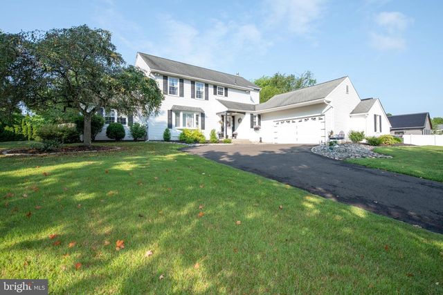 22 W NORTON DR, Churchville, PA 18966