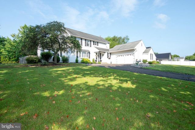 22 W NORTON DR, Churchville, PA 18966
