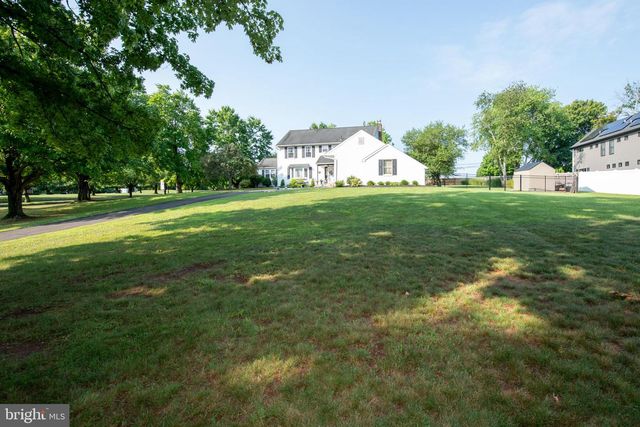 22 W NORTON DR, Churchville, PA 18966
