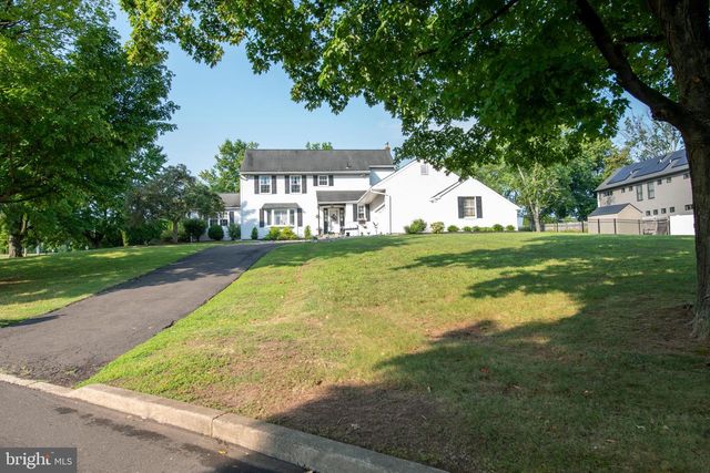 22 W NORTON DR, Churchville, PA 18966