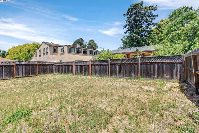 22013 Queen St, Castro Valley, CA 94546