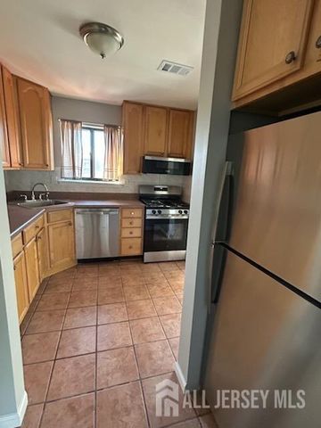 212 N Oaks Boulevard N, North Brunswick, NJ 08902