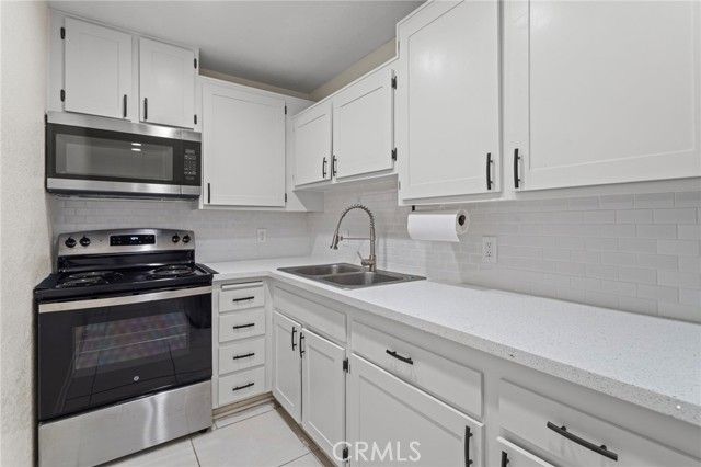 575 N Villa Court 111, Palm Springs, CA 92262