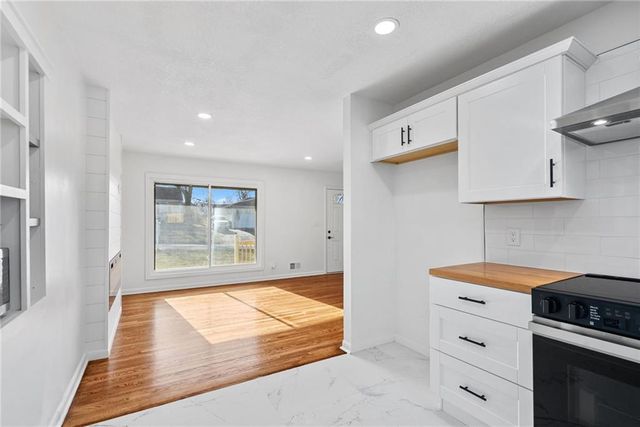 302 Lake Drive, Belton, MO 64012