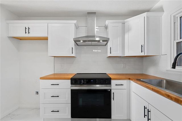 302 Lake Drive, Belton, MO 64012