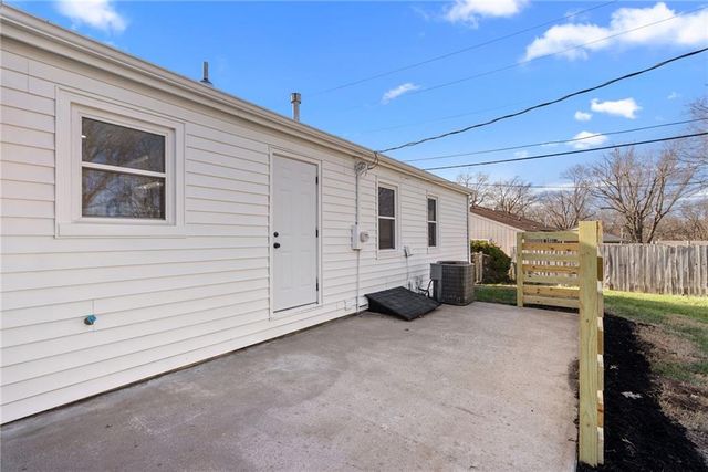 302 Lake Drive, Belton, MO 64012