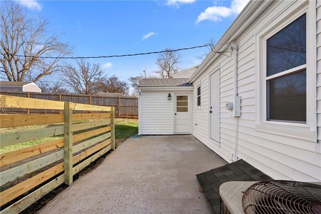 302 Lake Drive, Belton, MO 64012