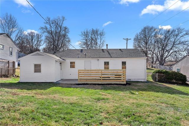 302 Lake Drive, Belton, MO 64012