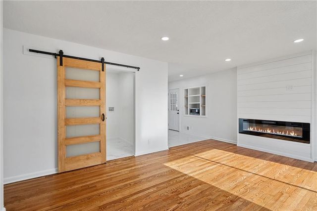 302 Lake Drive, Belton, MO 64012