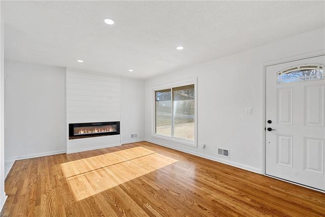 302 Lake Drive, Belton, MO 64012