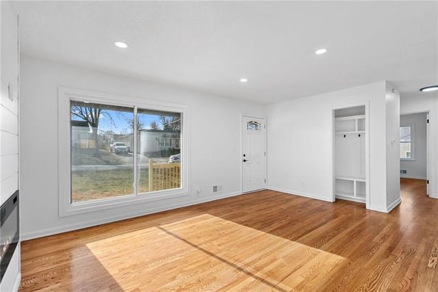 302 Lake Drive, Belton, MO 64012