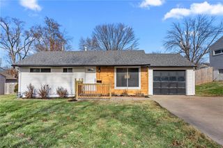 302 Lake Drive, Belton, MO 64012