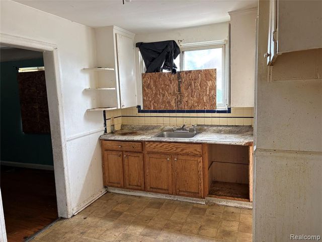 11316 College Street, Detroit, MI 48205