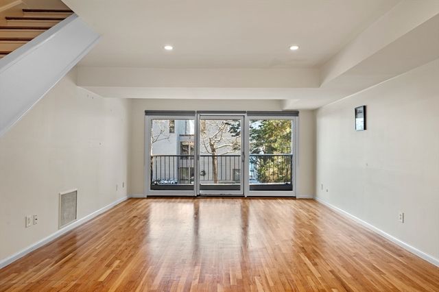 55 Brackett Pl B, Marblehead, MA 01945