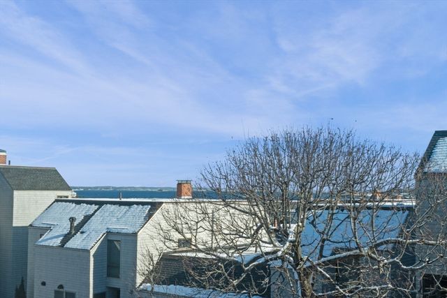 55 Brackett Pl B, Marblehead, MA 01945