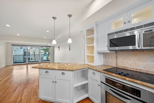 55 Brackett Pl B, Marblehead, MA 01945