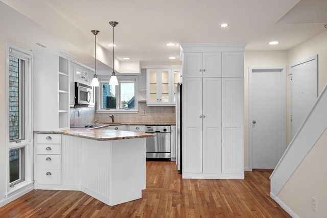 55 Brackett Pl B, Marblehead, MA 01945