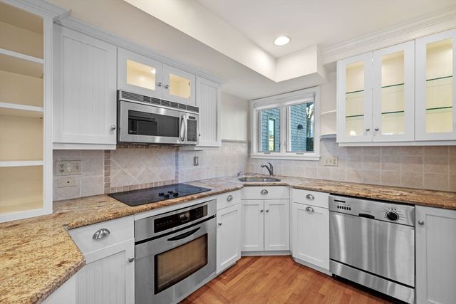 55 Brackett Pl B, Marblehead, MA 01945