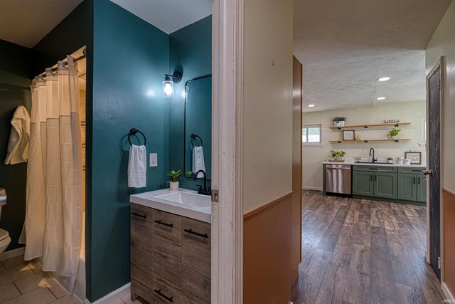 7701 Bartels Road, Evansville, IN 47710