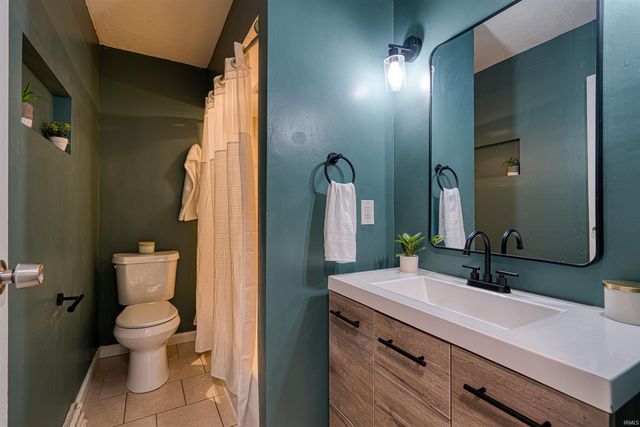 7701 Bartels Road, Evansville, IN 47710