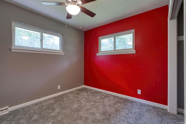 7701 Bartels Road, Evansville, IN 47710