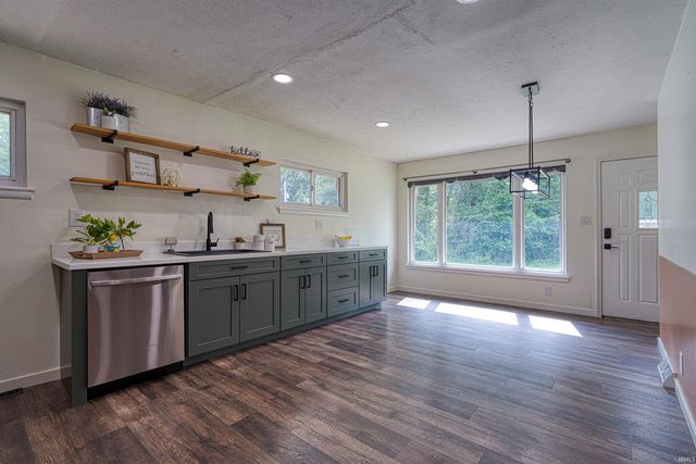 7701 Bartels Road, Evansville, IN 47710