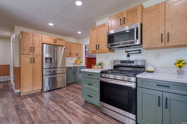 7701 Bartels Road, Evansville, IN 47710
