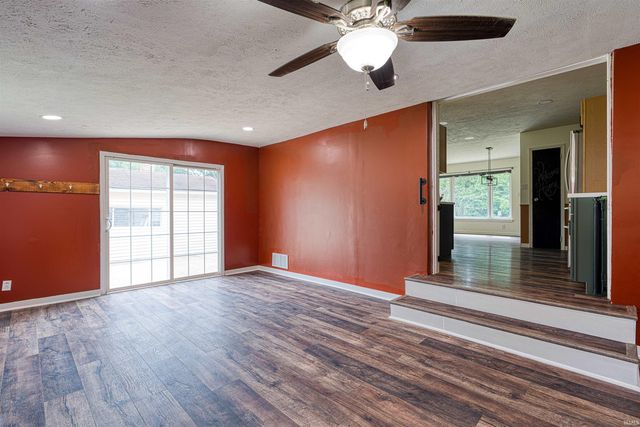 7701 Bartels Road, Evansville, IN 47710